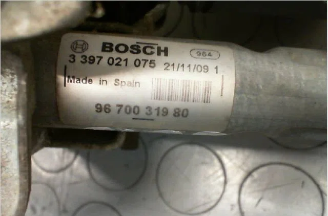 Moteur essuie-glace av gauche Peugeot 407 (6D_) 1.6 hdi 110 (6d9hzc, 6d9hyc) (2004-2010) occasion
