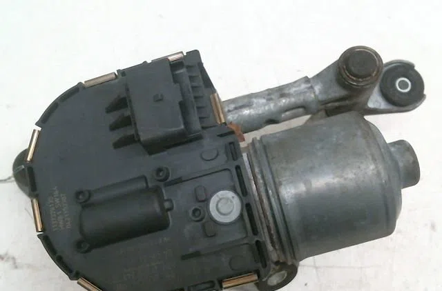 Moteur essuie-glace av gauche Peugeot 407 (6D_) 2.0 hdi 135 (6drhrh, 6drhre, 6drhrg, 6drhrj) (2004-2010) 4 portes occasi