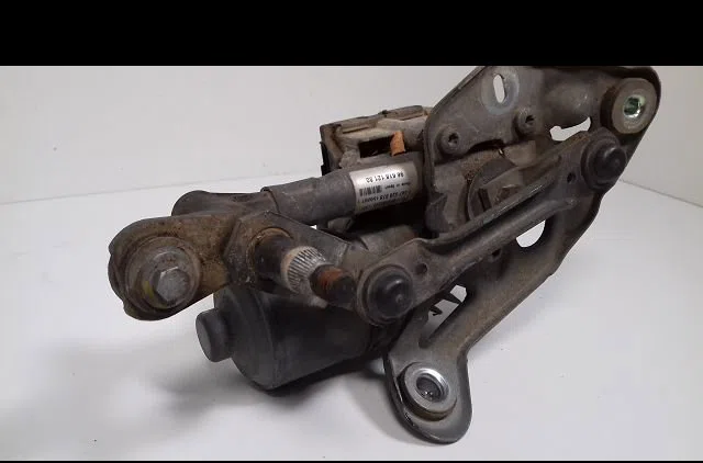 Moteur essuie-glace av gauche Peugeot 407 (6D_) 2.0 hdi 135 (6drhrh, 6drhre, 6drhrg, 6drhrj) (2004-2010) 4 portes occasi
