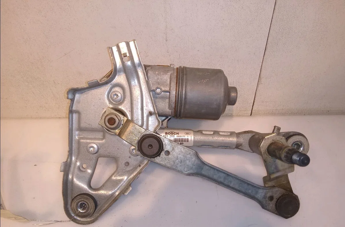 Moteur essuie-glace av gauche Peugeot 5008 (0U_, 0E_) 2.0 hdi 150 - bluehdi 150 (2009-2017) 5 portes occasion
