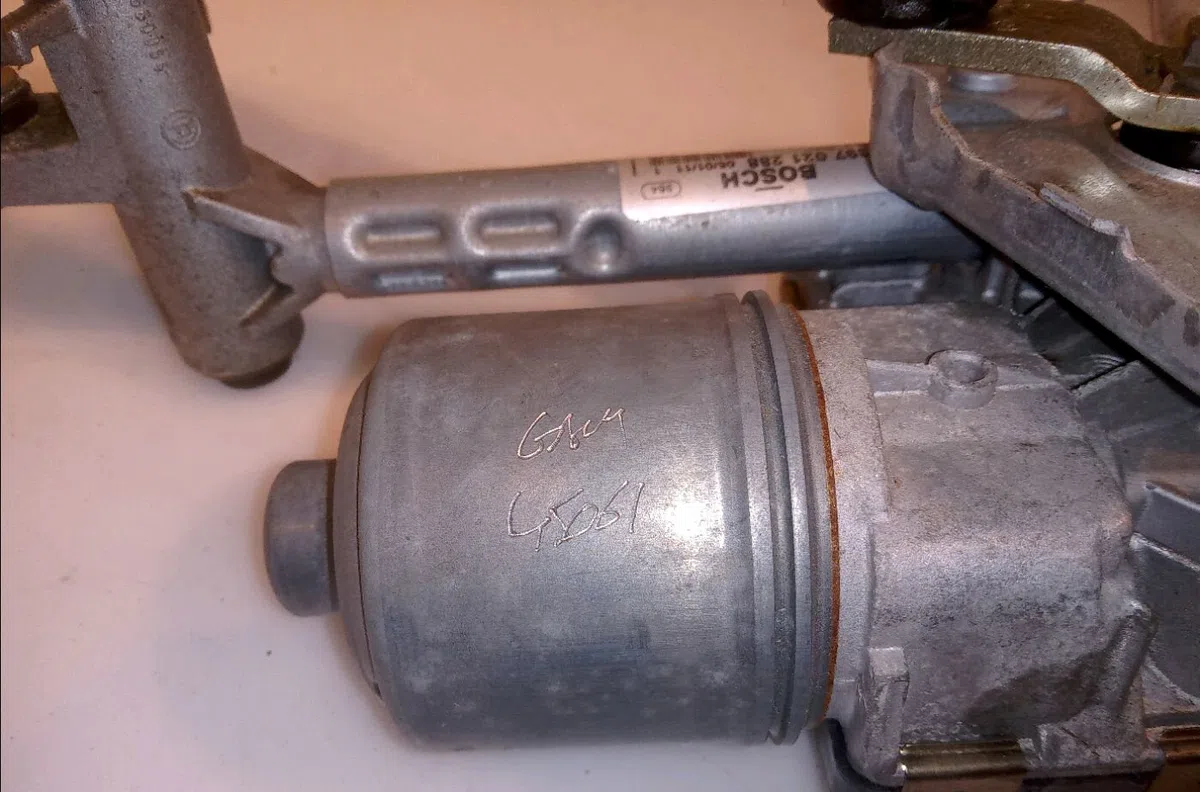Moteur essuie-glace av gauche Peugeot 5008 (0U_, 0E_) 2.0 hdi 150 - bluehdi 150 (2009-2017) 5 portes occasion