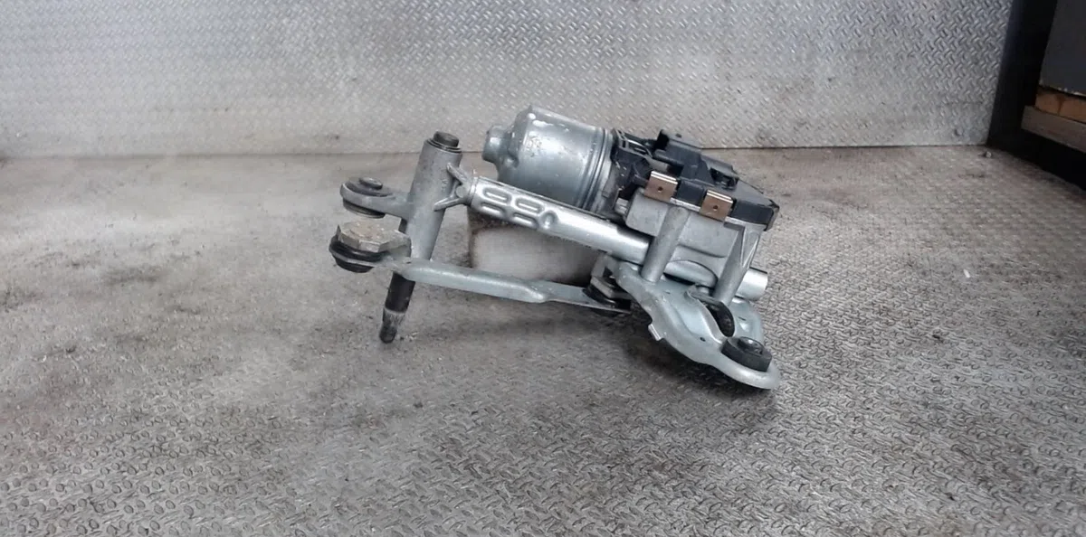 Moteur essuie-glace av gauche PEUGEOT 5008 1  5008 1 PHASE 1 occasion