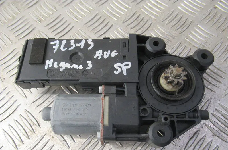 Moteur essuie-glace av gauche Renault MEGANE III Grandtour (KZ0-1) 1.5 dci (kz0c, kz1a) (2009) occasion