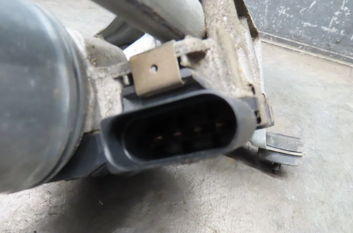 Moteur essuie-glace av gauche Volkswagen GOLF PLUS V (5M1, 521) 1.4 tsi (2006-2008) occasion