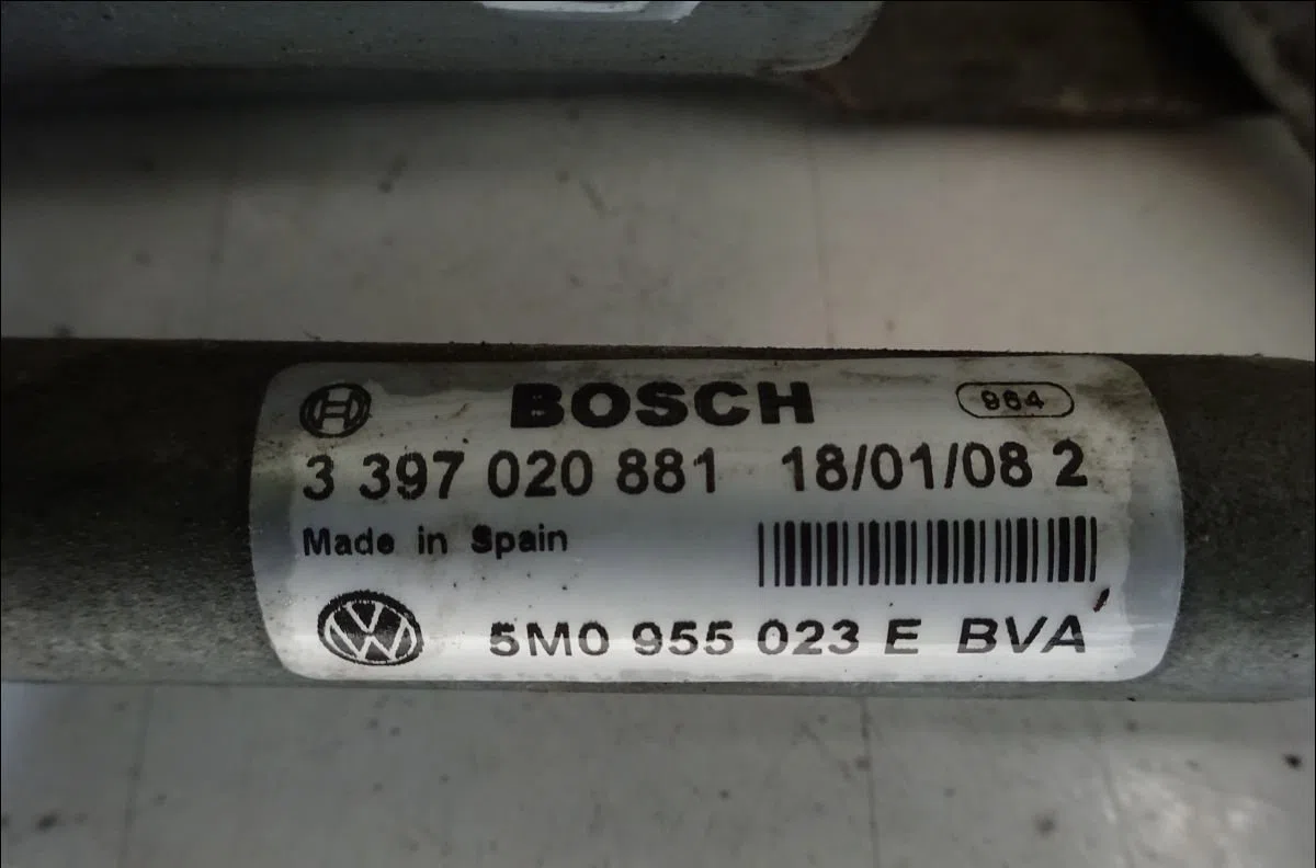 Moteur essuie-glace av gauche Volkswagen GOLF PLUS V (5M1, 521) 1.9 tdi (2005-2009) 5 portes occasion