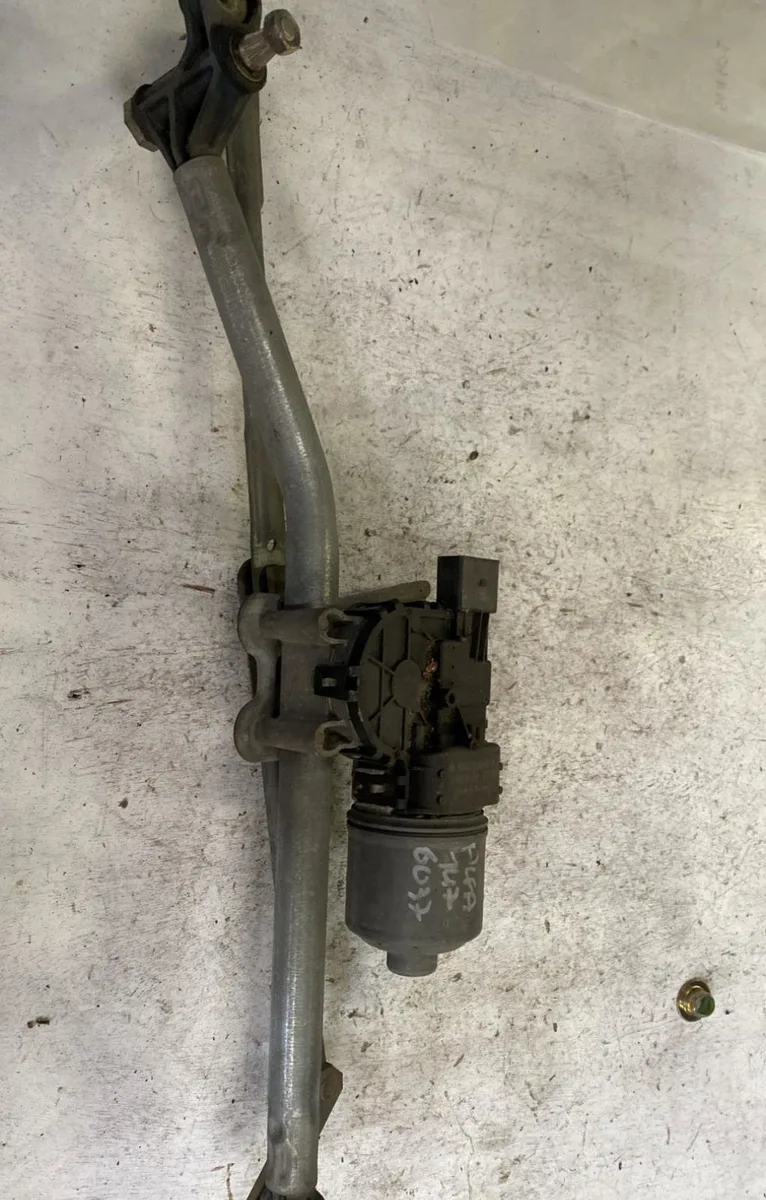 Moteur essuie-glace avant Alfa romeo 147 (937_) 1.6 16v t.spark eco (937.axa1a, 937.bxa1a) (2001-2010) occasion