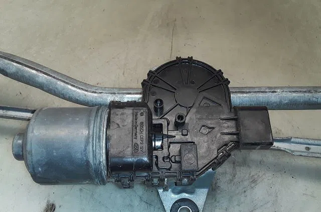 Moteur essuie-glace avant Alfa romeo 159 (939_) 2.4 jtdm (939axd12, 939axd1b) (2005-2011) occasion