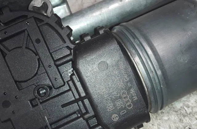 Moteur essuie-glace avant Audi A4 B6 (8E2) 2.5 tdi (2001-2002) occasion