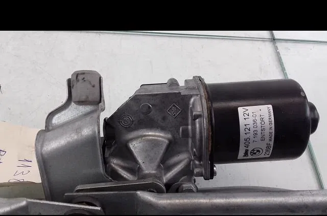 Moteur essuie-glace avant Bmw 1 (E81) 118 d (2006-2011) 3 portes occasion