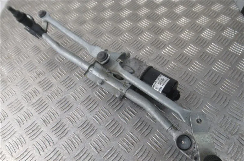 Moteur essuie-glace avant Bmw 1 (E87) 116 d (2009-2011) occasion