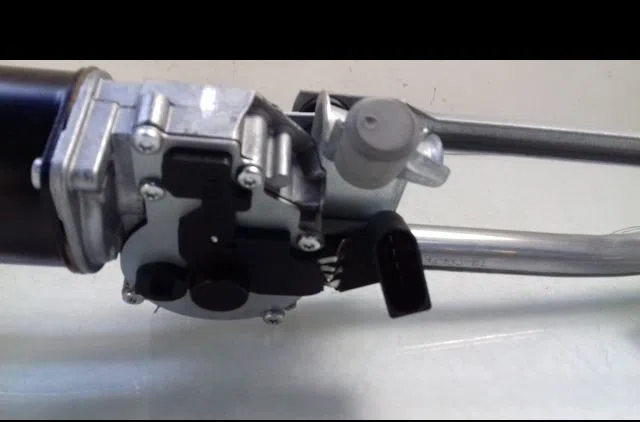 Moteur essuie-glace avant BMW SERIE 1 2008 occasion