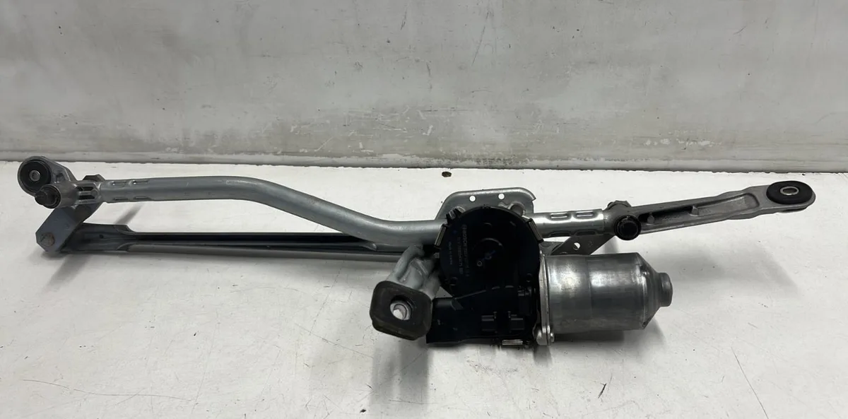 Moteur essuie-glace avant BMW SERIE 1 F40 occasion