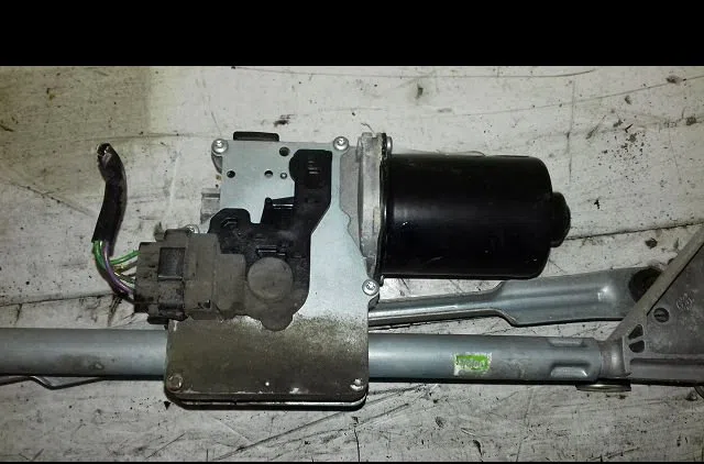 Moteur essuie-glace avant Citroën C4 II (NC_) 1.6 hdi 90 (2009) 5 portes occasion