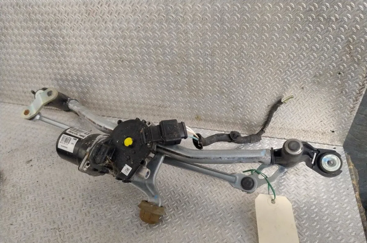 Moteur essuie-glace avant Citroen C4 III (BA_, BB_, BC_) 1.2 puretech 130 (bahnsa, bahnsb) (2020) occasion