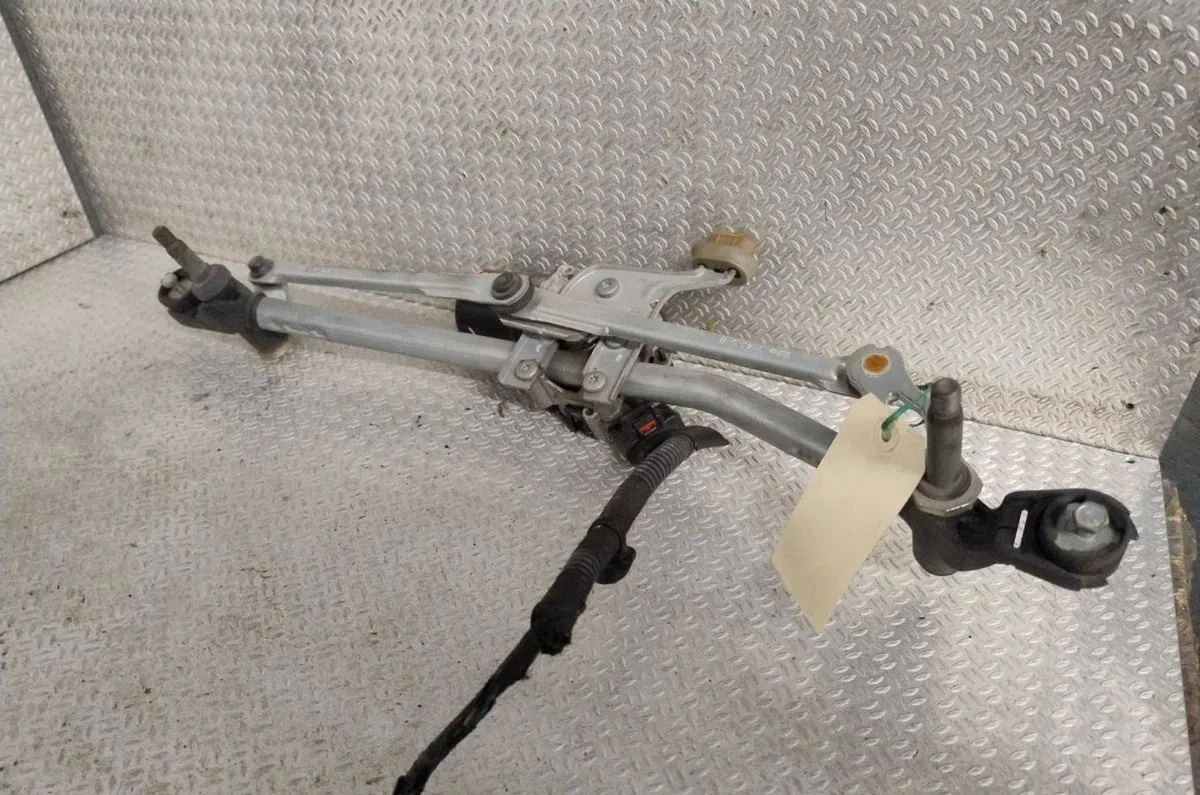 Moteur essuie-glace avant Citroen C4 III (BA_, BB_, BC_) 1.2 puretech 130 (bahnsa, bahnsb) (2020) occasion