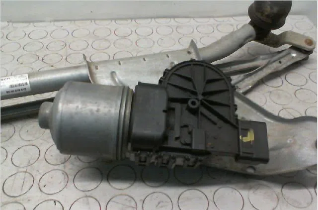 Moteur essuie-glace avant DACIA SANDERO I Phase 1 06-2008--10-2012 1.4 MPI 75ch occasion