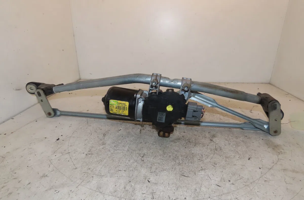 Moteur essuie-glace avant Dacia SANDERO II Tce 90 (b8m1, b8ma) (2012) 5 portes occasion