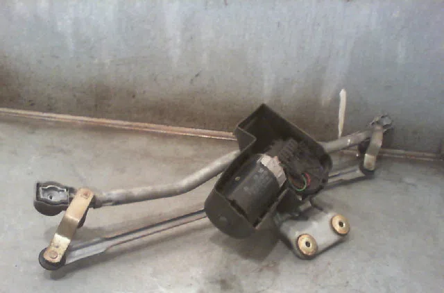 Moteur essuie-glace avant FORD ESCORT 1996 occasion