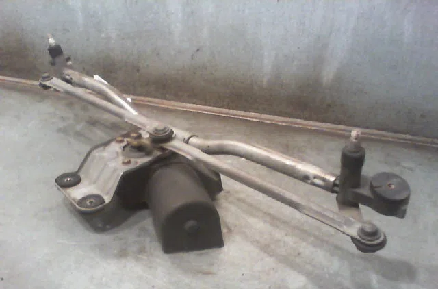 Moteur essuie-glace avant FORD ESCORT 1996 occasion