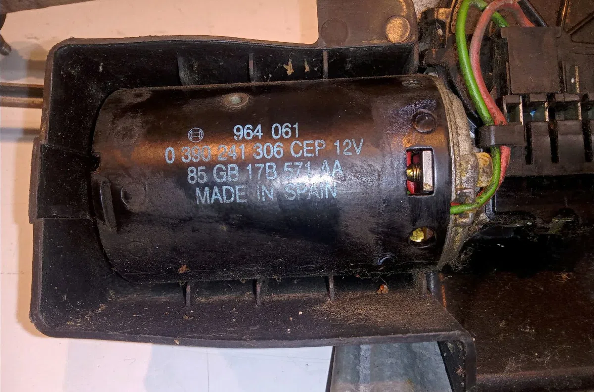 Moteur essuie-glace avant Ford FIESTA III (GFJ) 1.1 (1989-1995) occasion
