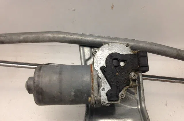 Moteur essuie-glace avant FORD FIESTA IV 1998 occasion