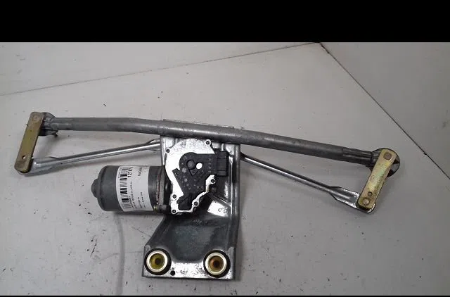 Moteur essuie-glace avant Ford FIESTA IV (JA_, JB_) 1.3 i (1995-2002) occasion