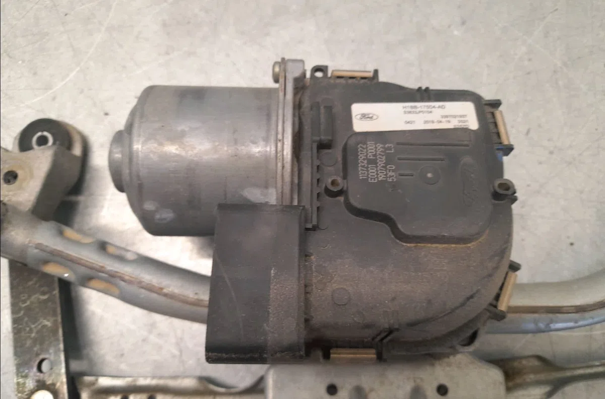 Moteur essuie-glace avant Ford FIESTA VII (HJ, HF) 1.0 ecoboost active (2018) occasion