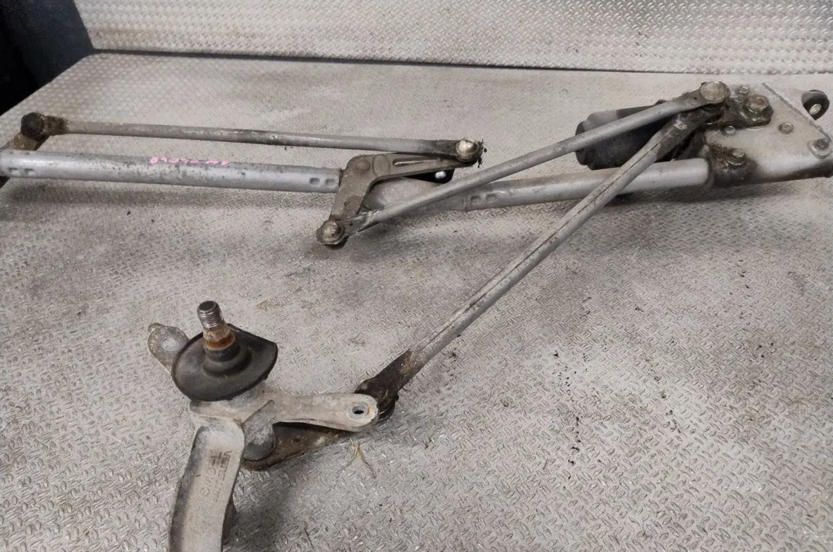 Moteur essuie-glace avant HONDA CIVIC 8  CIVIC 8 PHASE 1 occasion