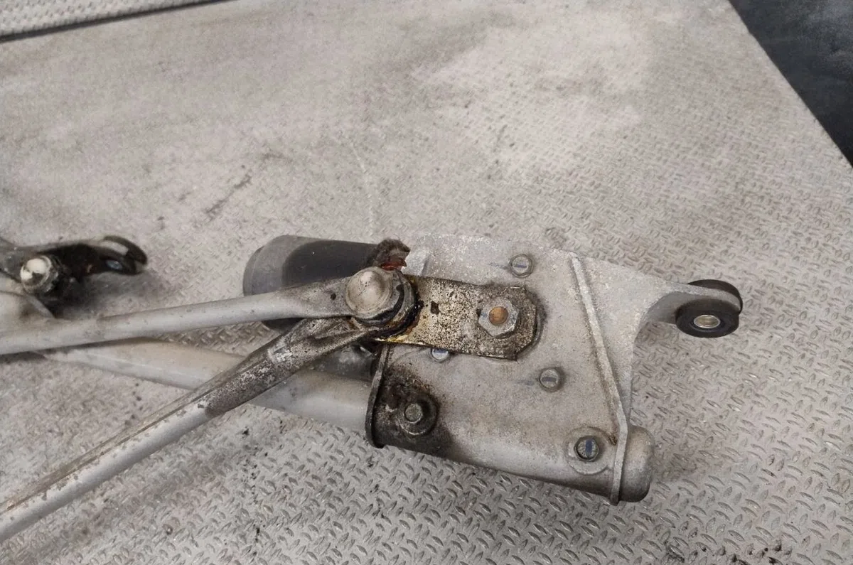 Moteur essuie-glace avant HONDA CIVIC 8  CIVIC 8 PHASE 1 occasion