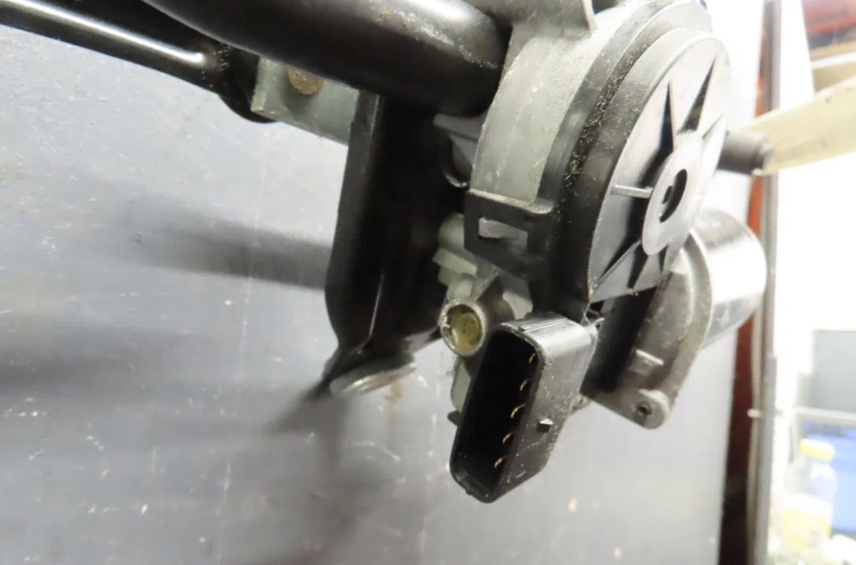 Moteur essuie-glace avant Kia CEE'D 3-5 portes (ED) 1.6 crdi 115 (2006-2012) occasion