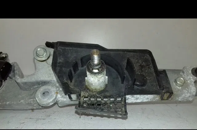 Moteur essuie-glace avant Mazda 2 (DE_, DH_) 1.3 mzr (de3fs) (2010-2015) occasion