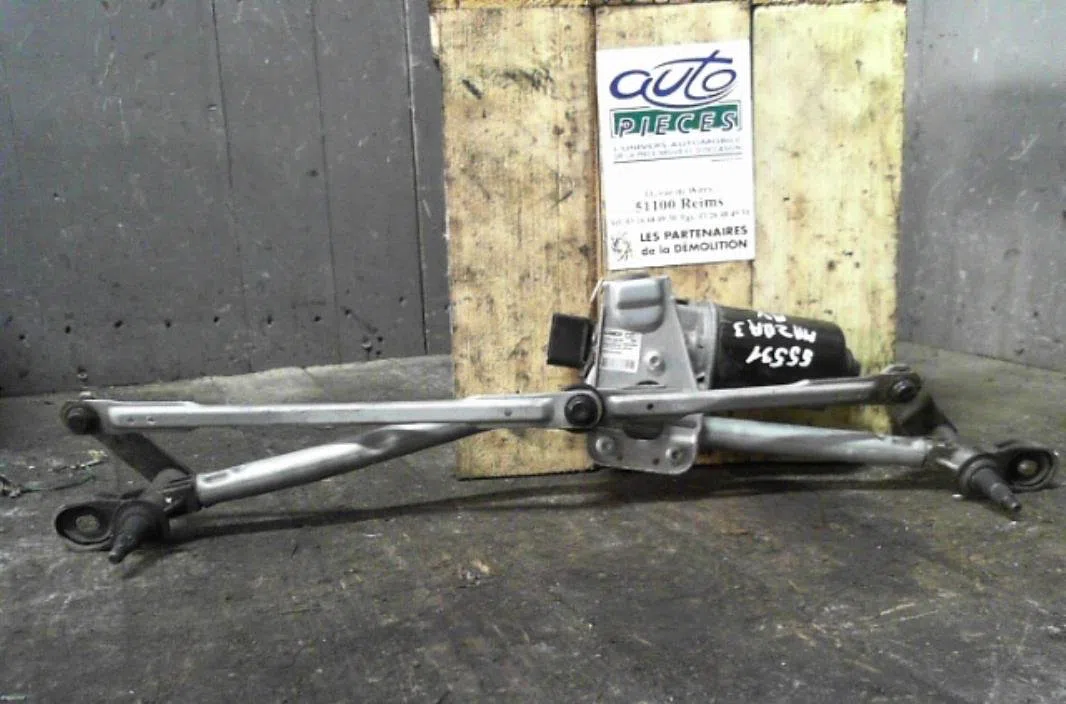 Moteur essuie-glace avant MAZDA 3 1  3 1 PHASE 2 occasion