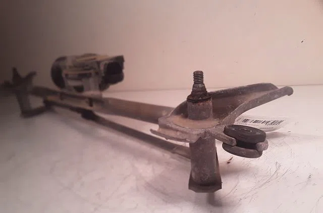 Moteur essuie-glace avant Mazda 6 Hatchback (GG) 2.0 (gges) (2002-2007) occasion