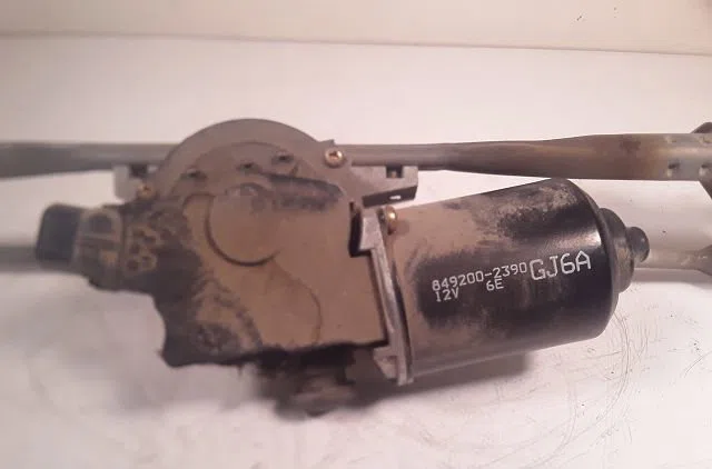 Moteur essuie-glace avant Mazda 6 Hatchback (GG) 2.0 (gges) (2002-2007) occasion