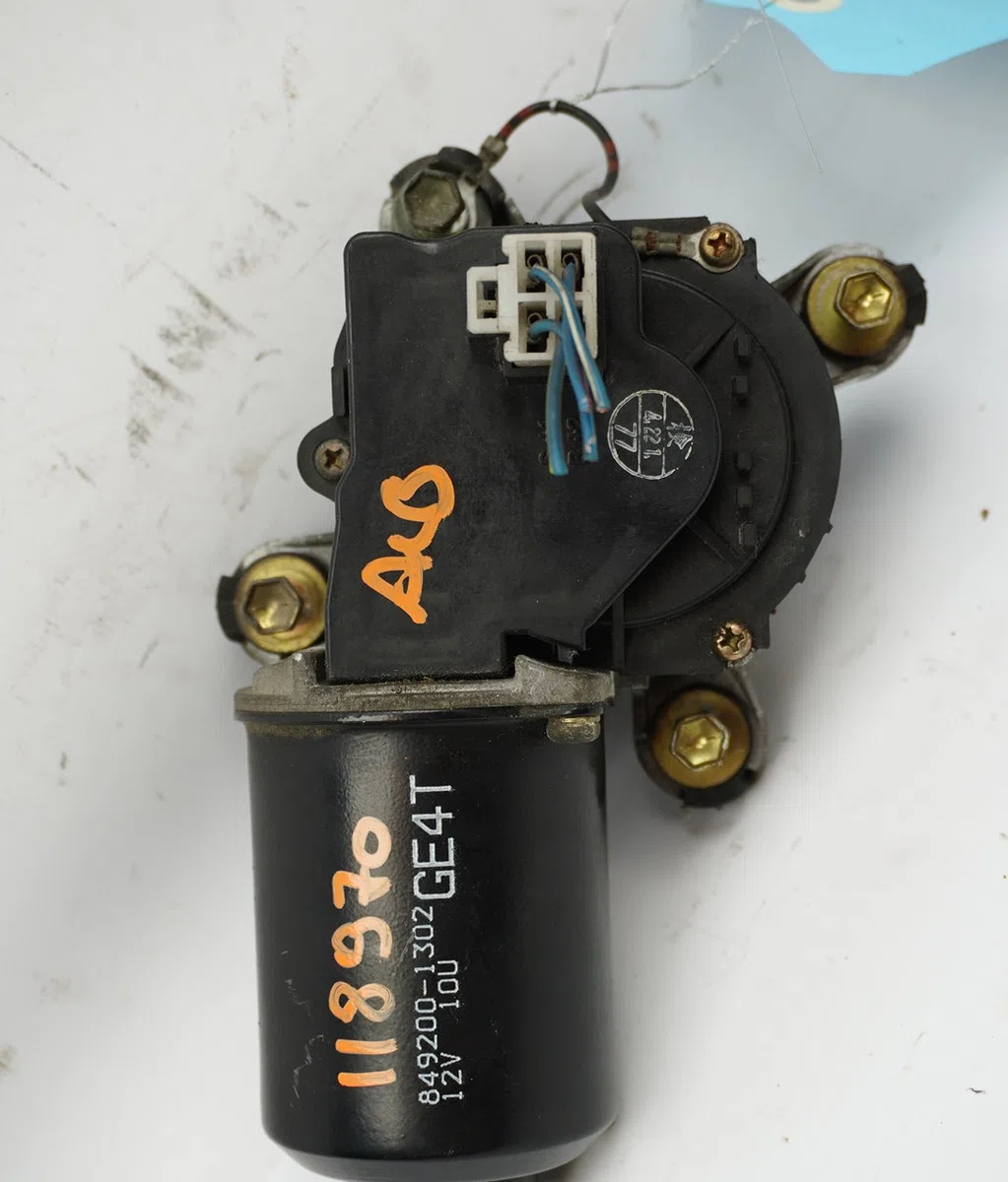 Moteur essuie-glace avant Mazda 626 V Hatchback (GF) 1.8 (gf8p) (1997-1999) occasion