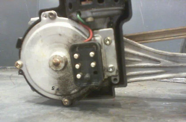 Moteur essuie-glace avant MERCEDES 200 1989 occasion