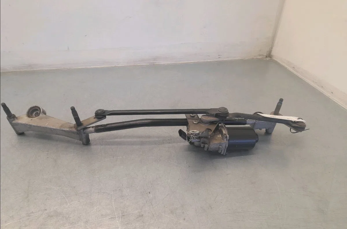Moteur essuie-glace avant Mercedes-benz CLASSE A (W176) A 200 cdi - d 4-matic (176.002) (2014-2018) occasion