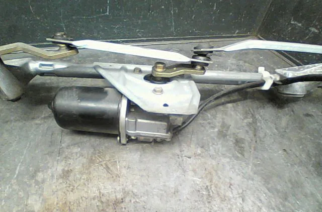 Moteur essuie-glace avant Mercedes-benz CLASSE C (W203) C 200 cdi (203.004) (2000-2003) 4 portes occasion
