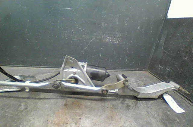 Moteur essuie-glace avant Mercedes-benz CLASSE C (W203) C 200 cdi (203.004) (2000-2003) 4 portes occasion