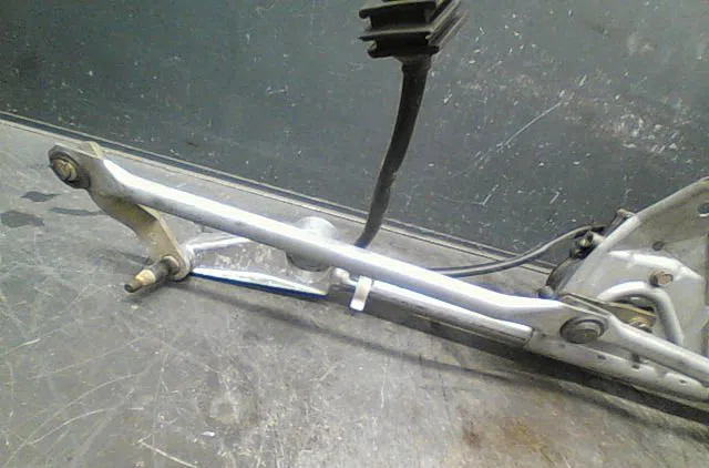 Moteur essuie-glace avant Mercedes-benz CLASSE C (W203) C 200 cdi (203.004) (2000-2003) 4 portes occasion