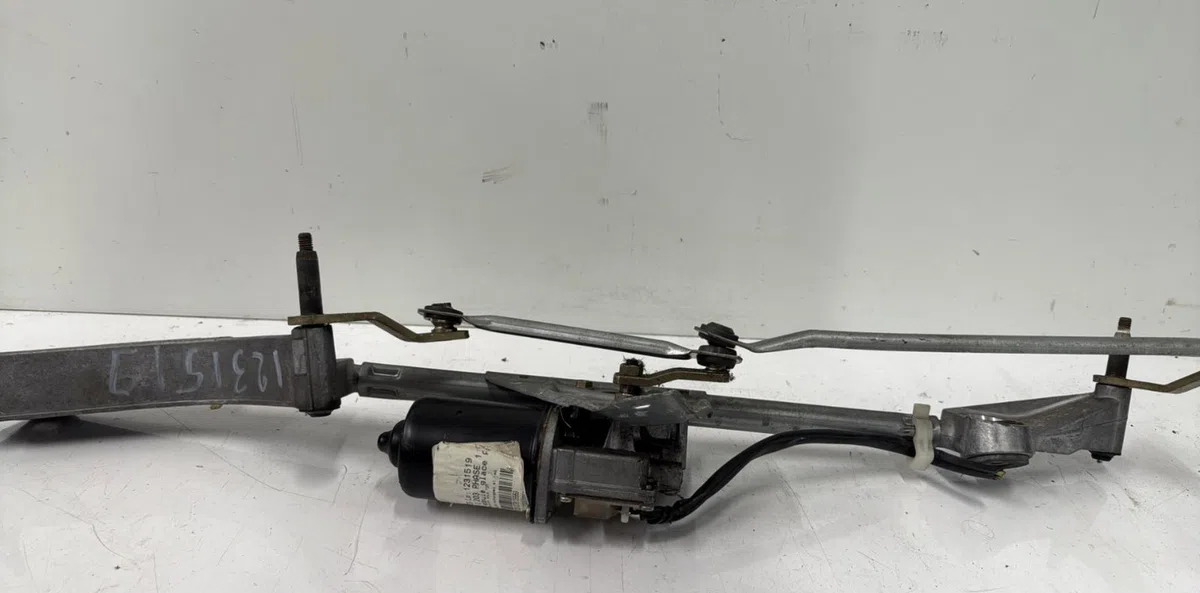 Moteur essuie-glace avant Mercedes-benz CLASSE C (W203) C 200 cdi (203.004) (2000-2003) occasion