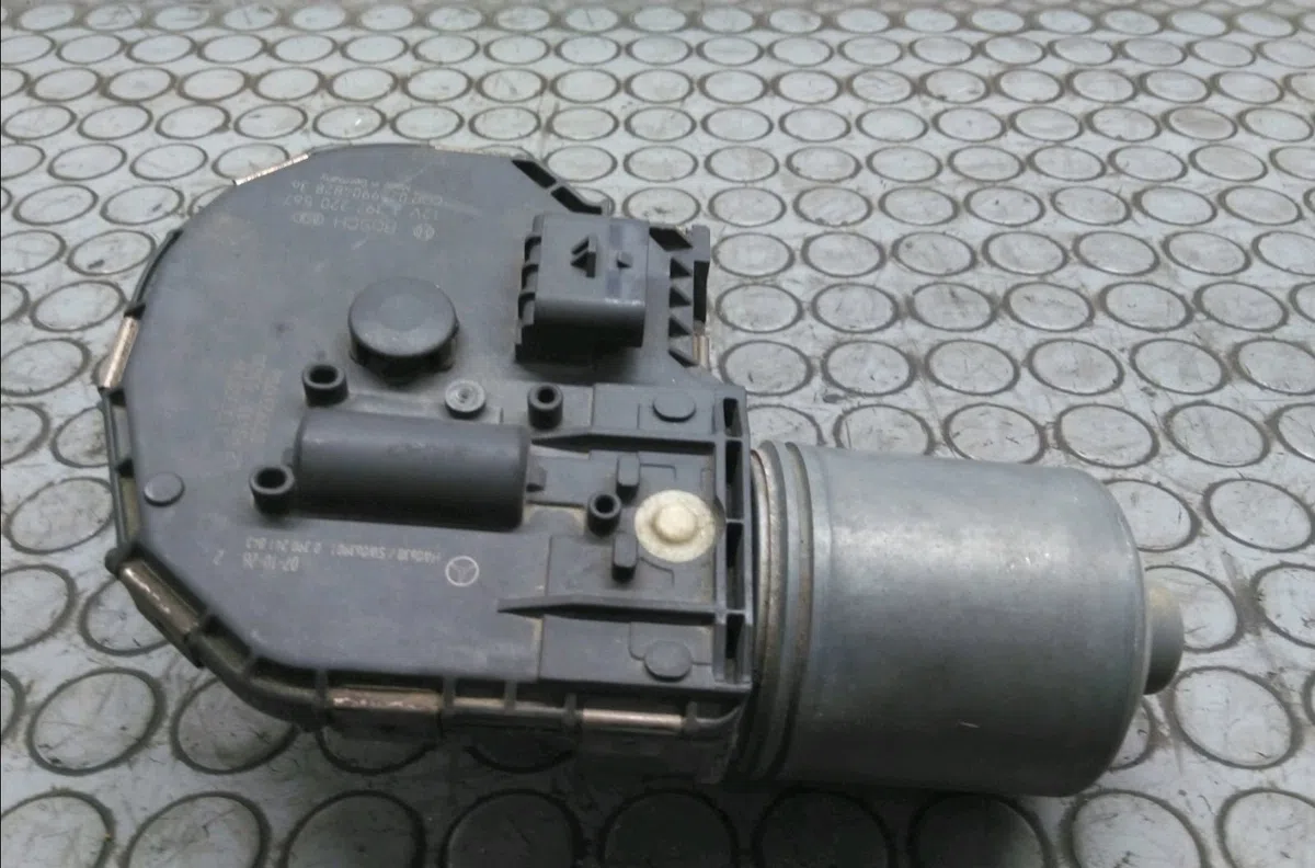 Moteur essuie-glace avant Mercedes-benz CLASSE C (W204) C 200 cdi (204.007, 204.006) (2007-2009) occasion