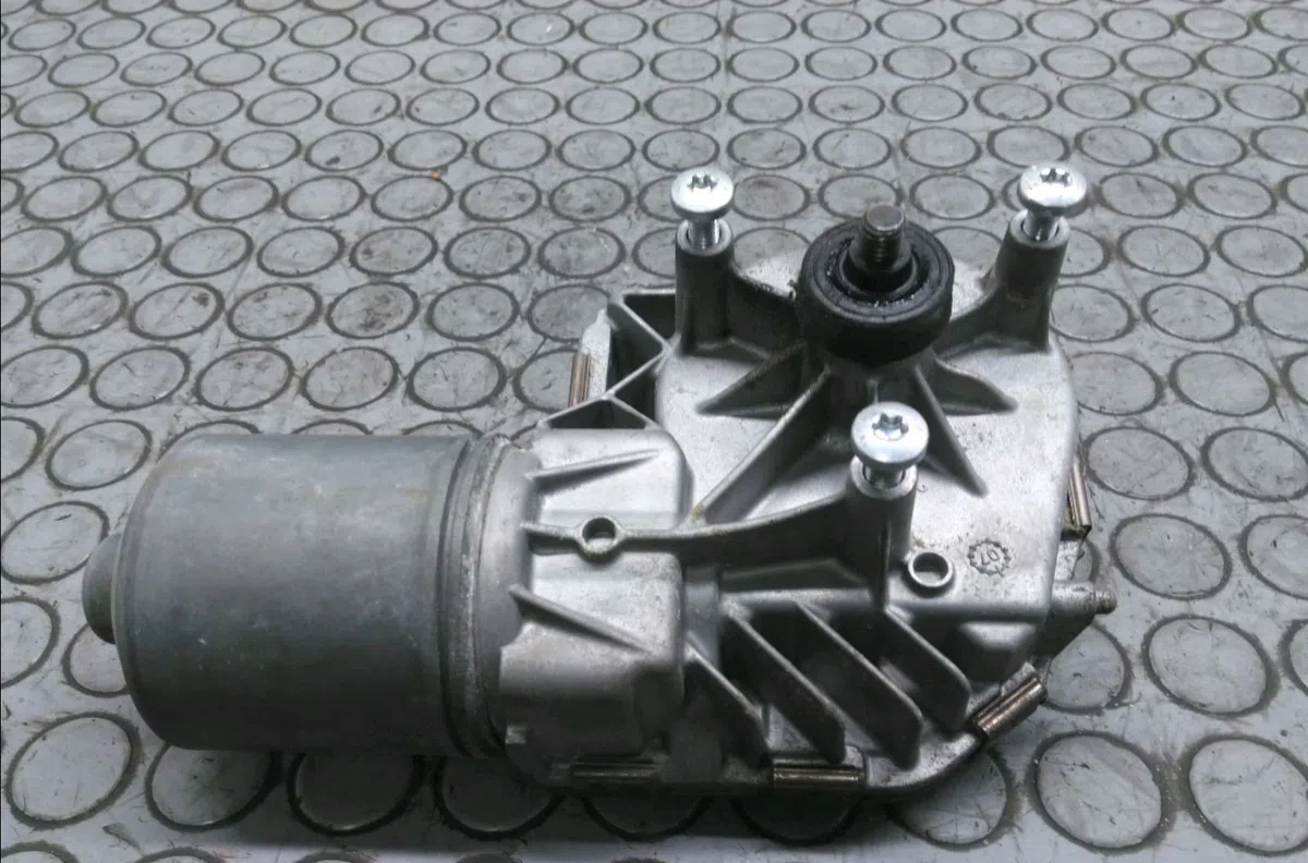 Moteur essuie-glace avant Mercedes-benz CLASSE C (W204) C 200 cdi (204.007, 204.006) (2007-2009) occasion
