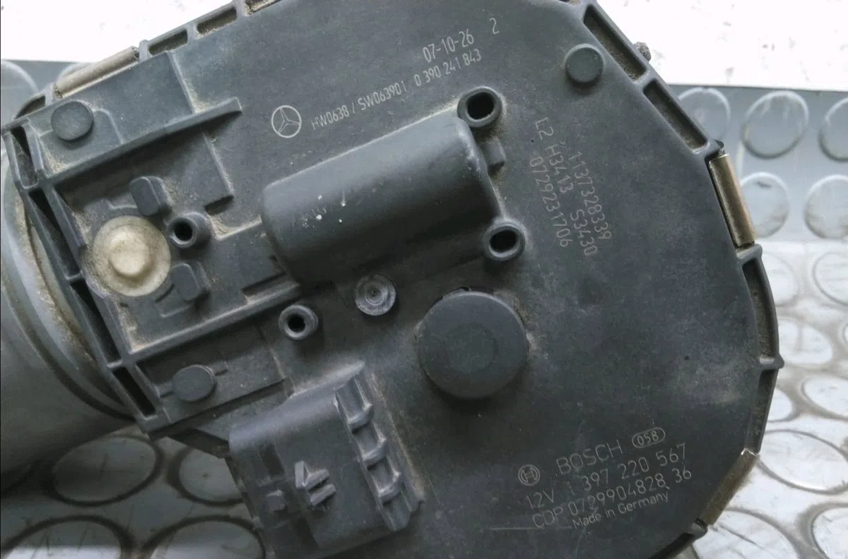 Moteur essuie-glace avant Mercedes-benz CLASSE C (W204) C 200 cdi (204.007, 204.006) (2007-2009) occasion