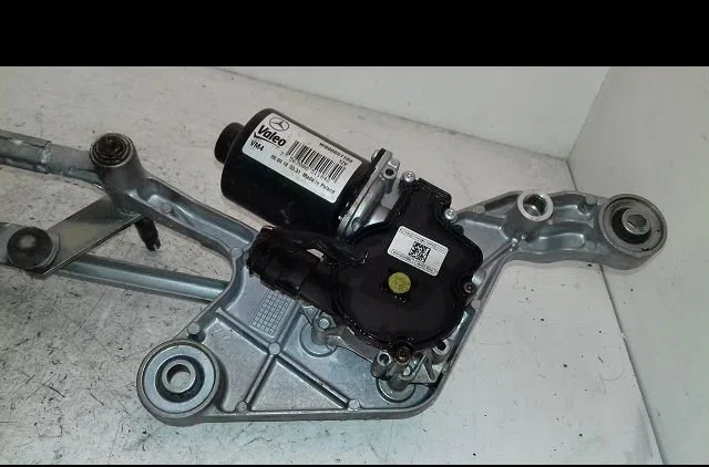 Moteur essuie-glace avant Mercedes-benz VITO Camionnette (W447) 114 cdi (447.601, 447.603, 447.605) (2014) occasion