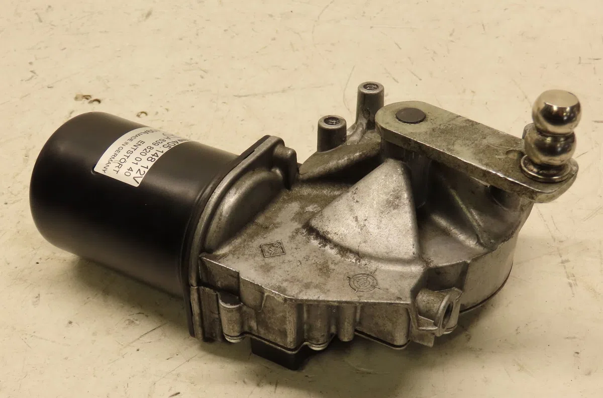 Moteur essuie-glace avant Mercedes-benz VITO - MIXTO Camionnette (W639) 109 cdi (639.601, 639.603, 639.605) (2003) occas