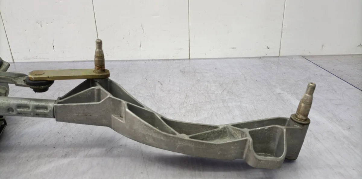 Moteur essuie-glace avant MERCEDES CLASSE E 211 PHASE 1 BREAK occasion