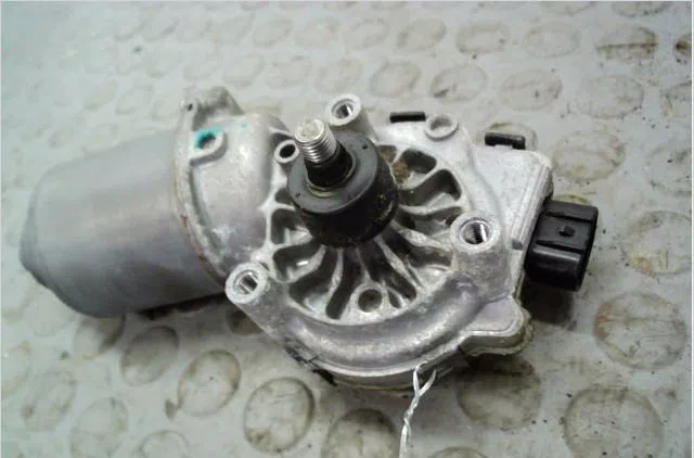 Moteur essuie-glace avant Mitsubishi COLT VI (Z3_A, Z2_A) 1.3 (z21a) (2004-2012) occasion