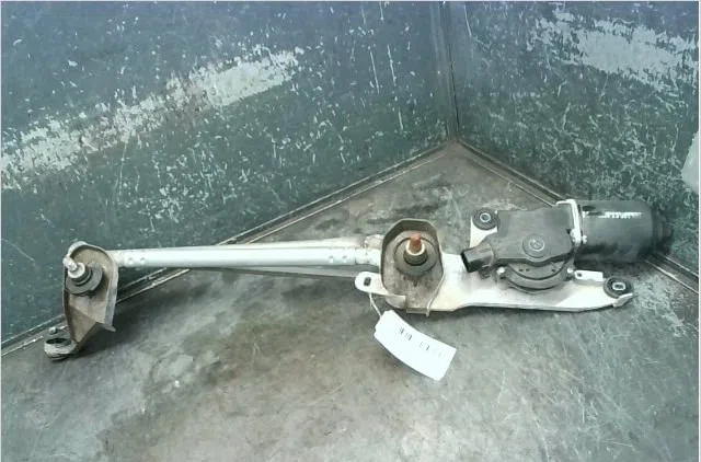 Moteur essuie-glace avant Mitsubishi COLT VI (Z3_A, Z2_A) 1.5 di-d (z39a) (2004-2012) occasion