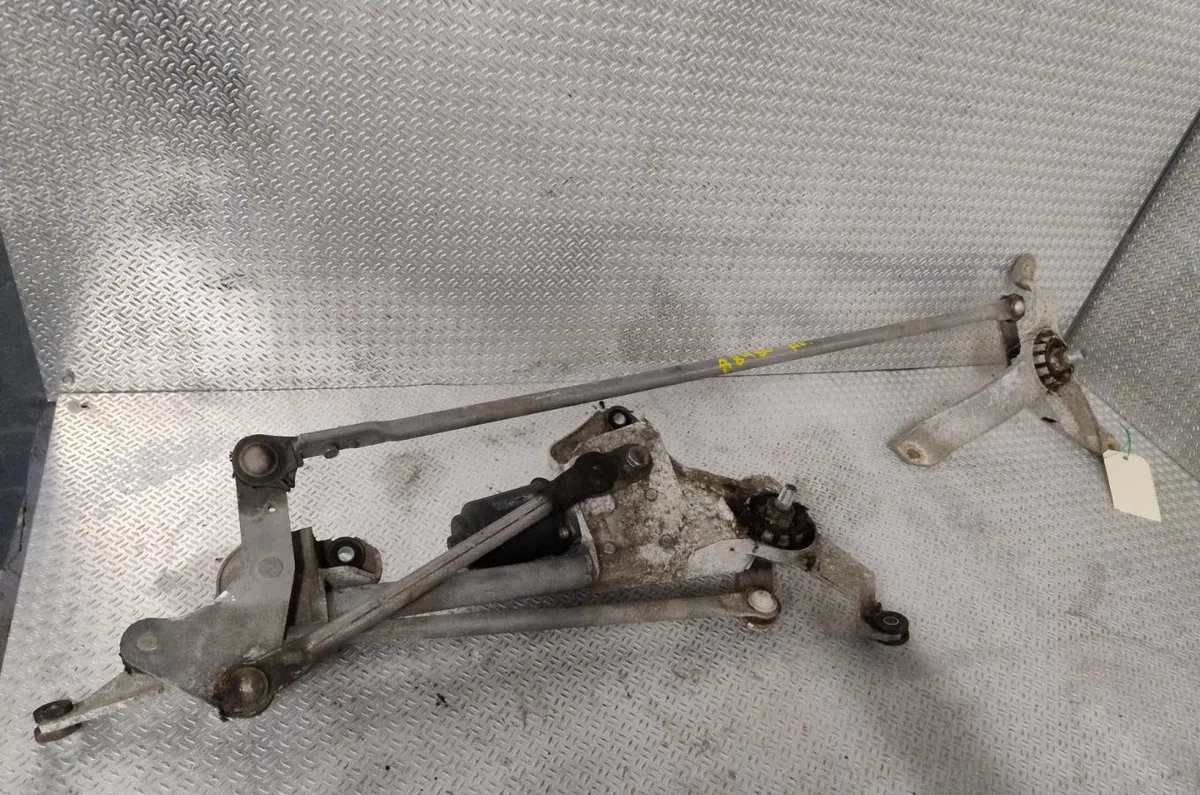 Moteur essuie-glace avant MITSUBISHI GRANDIS  GRANDIS occasion